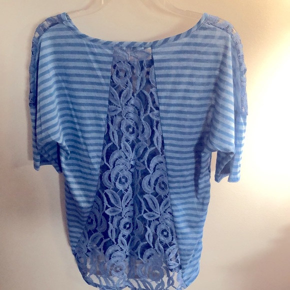 Maurice’s 1/2 sleeve lace detail top.  EUC size medium. - Picture 3 of 3